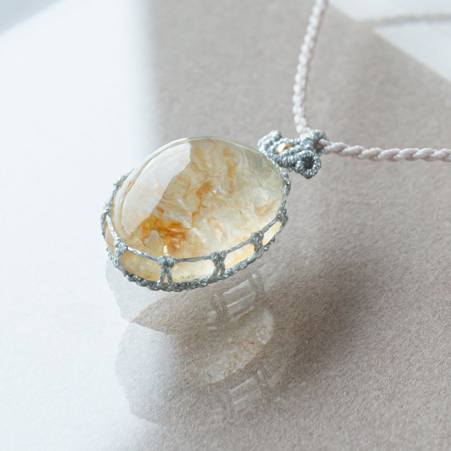 ガーデンクォーツのマクラメ編み 天然石ネックレス | SHANTi WALA