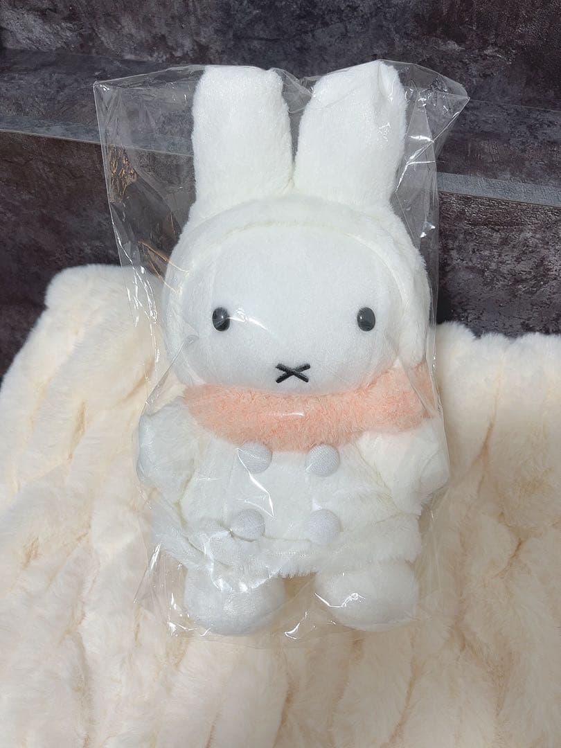 ホワイトミッフィー ぬいぐるみ Amazon.co.jp: ミッフィー ぬいぐるみ ブルーナ アニマル SL サイズ